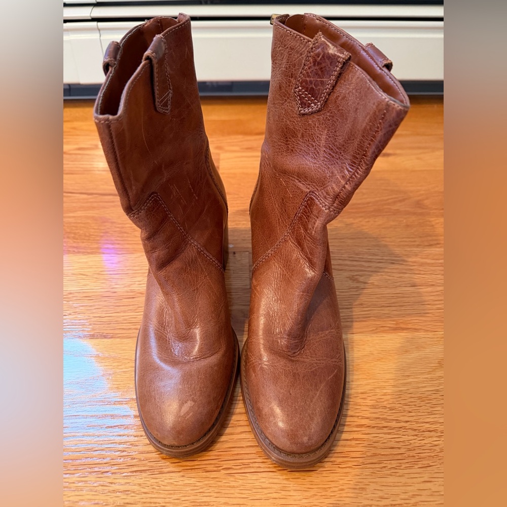 Vince Camuto's Zanilla brown boots 2 1/2in block heel. Sz 7